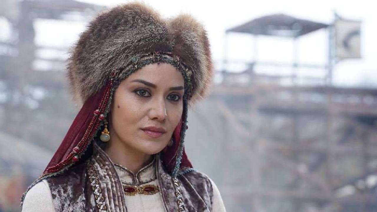 Fahriye Evcen-3
