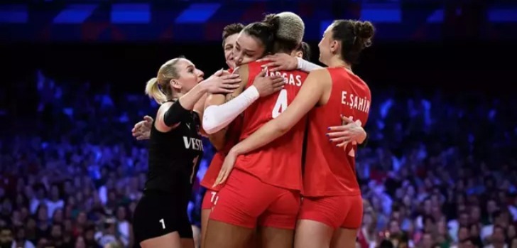 Filenin Sultanlari Ilk Yenilgisini Evinde Aldi Istanbuldaki Rekor Katilimli Mactan Nazar Boncug