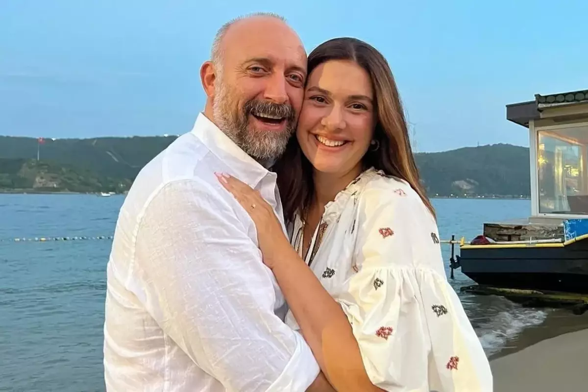 Konser çıkışı basın ilgisi