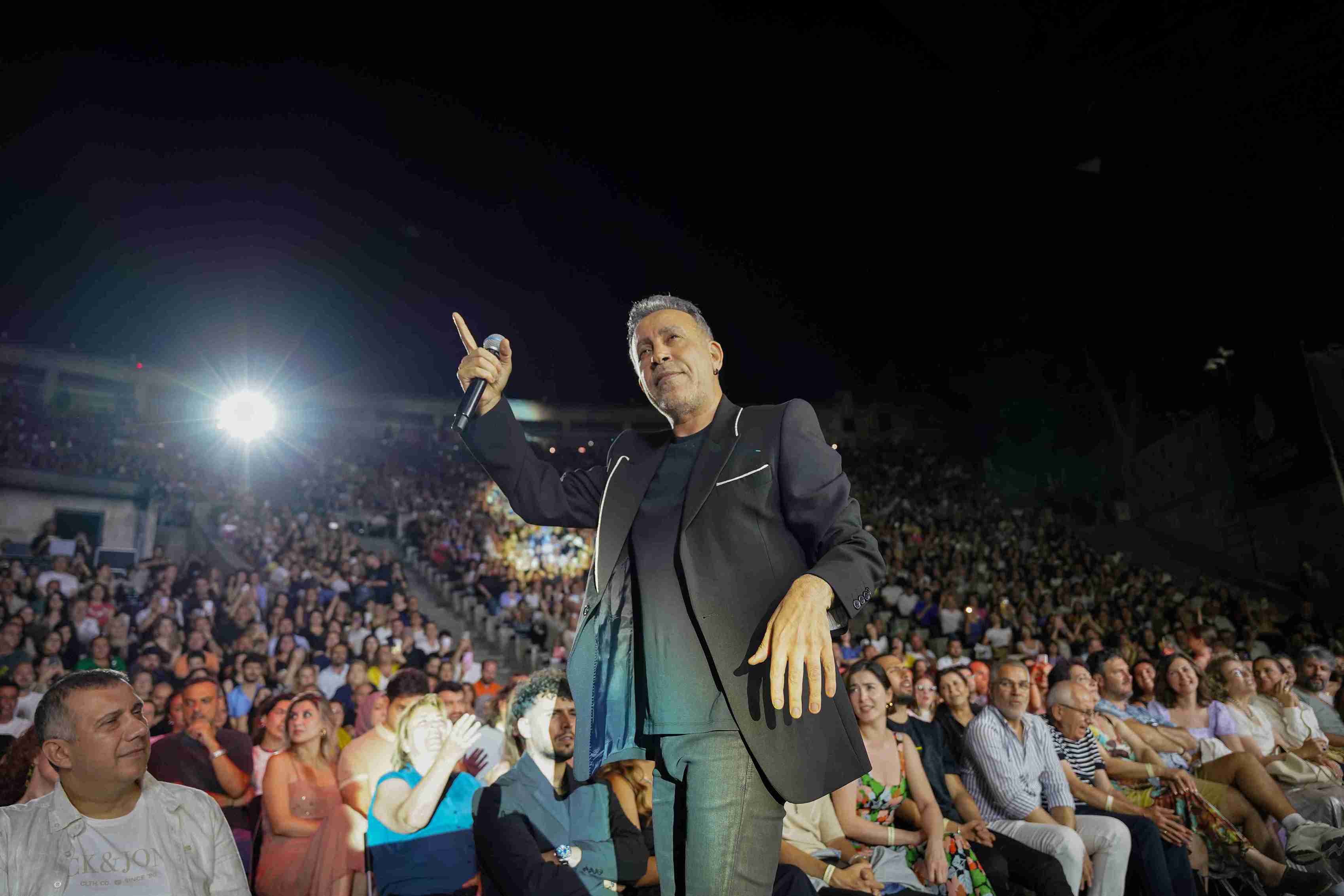Yeni şarkı müjdesi verdi
