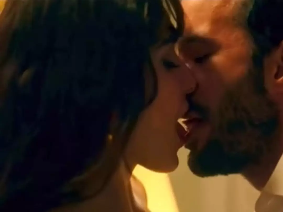 Romantik komedi türünde 8 bölümlük dizi