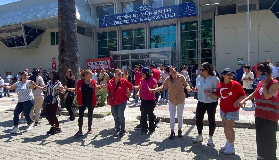 İzmir'de grevci işçiler geri adım atmıyor