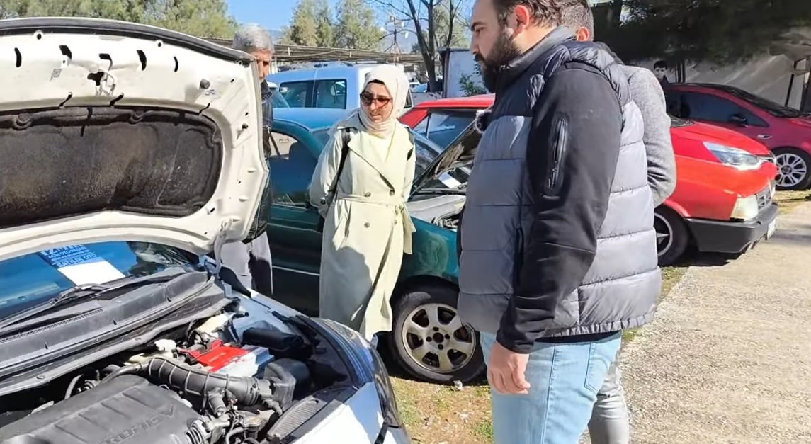 Izmir 2. El Araç Pazarı