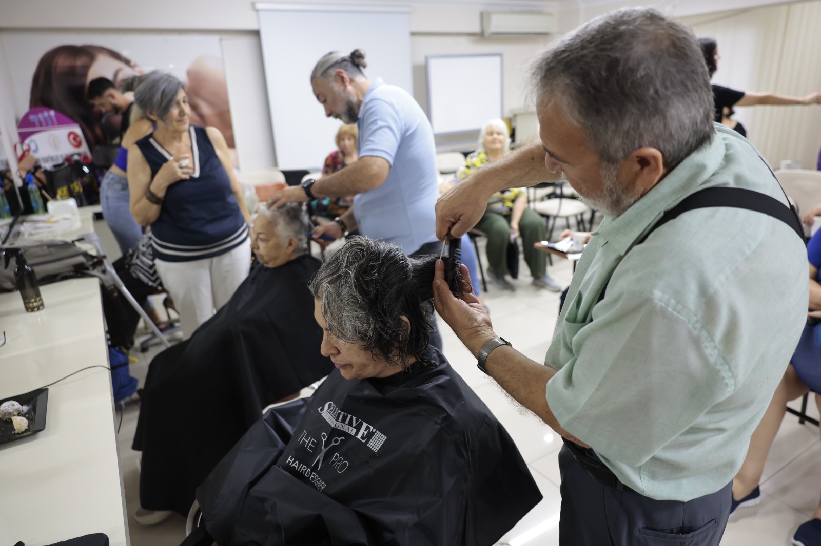 Yaşlı kadınların yüzü güldü: "Bize terapi gibi geldi"