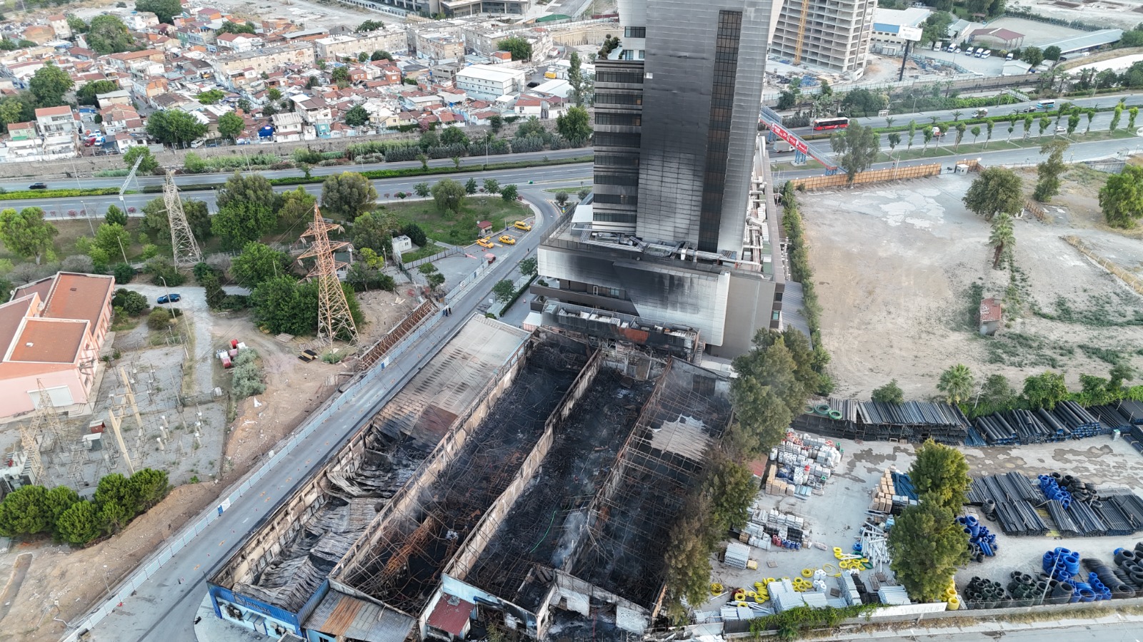 Alevler fabrikayı sardı, geniş çaplı müdahale başlatıldı