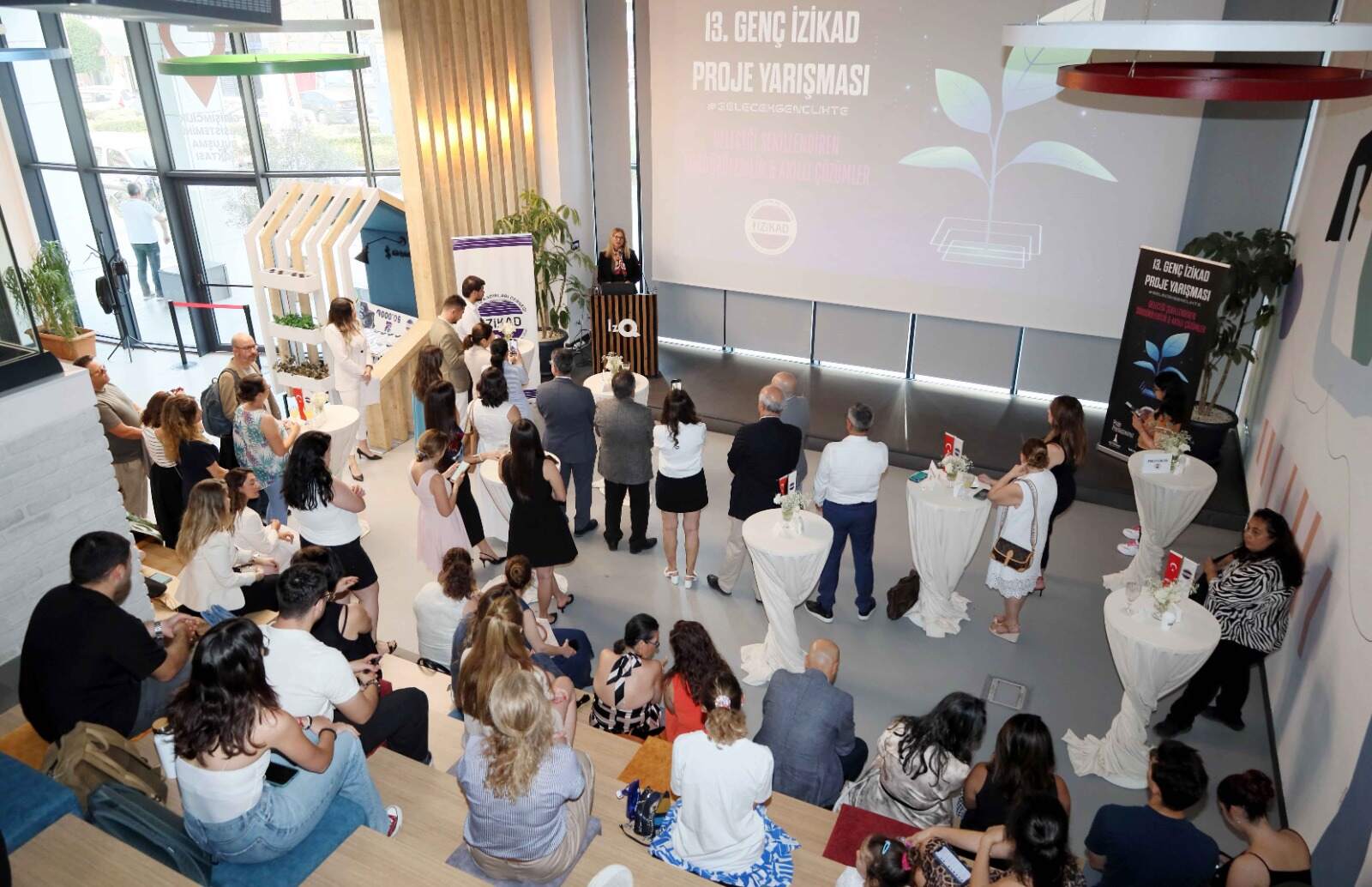 İzmir İş Kadınları Derneği