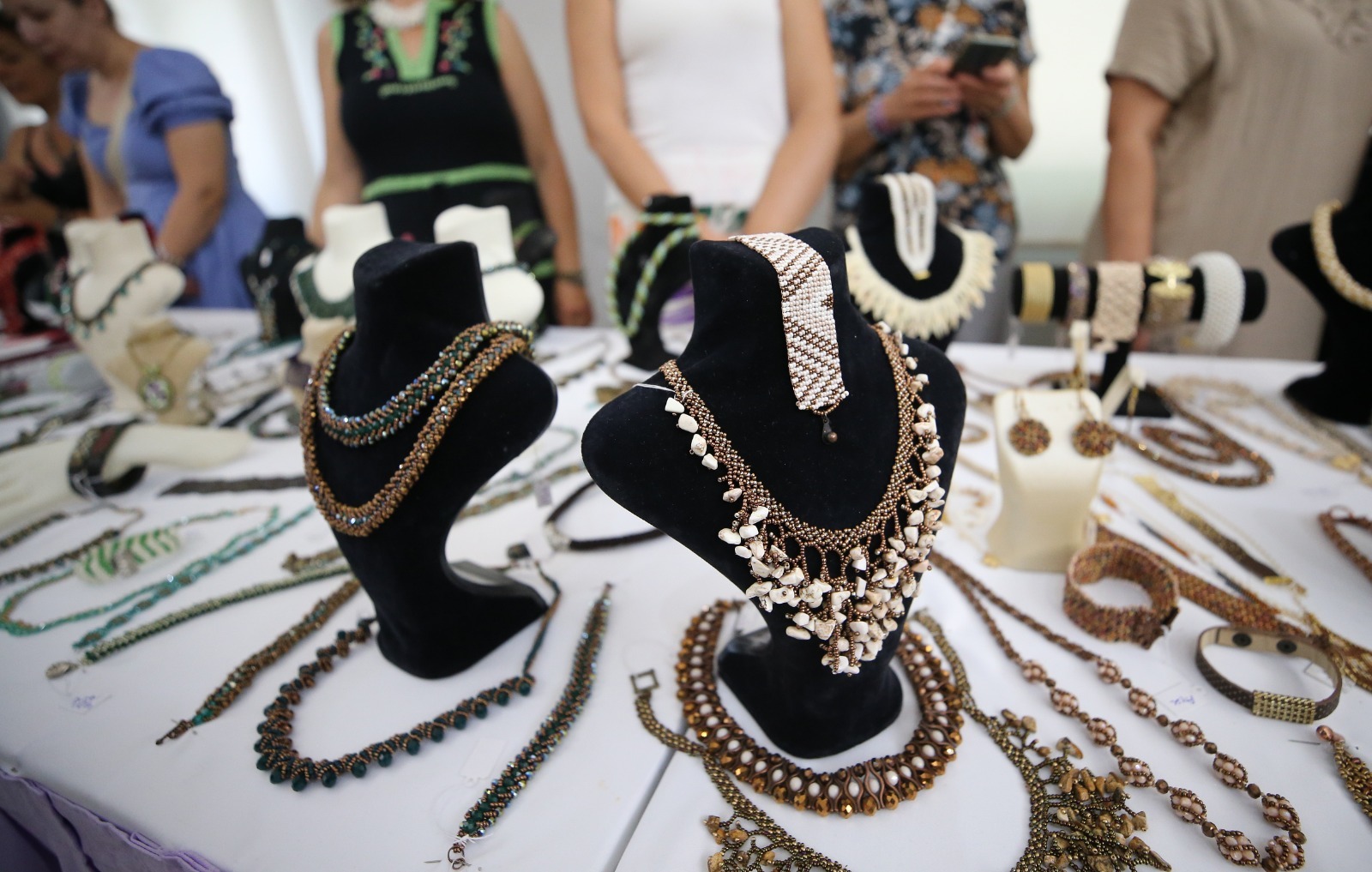 Mahalle merkezlerinde yoğun bir sezon sonrası sanat şöleni