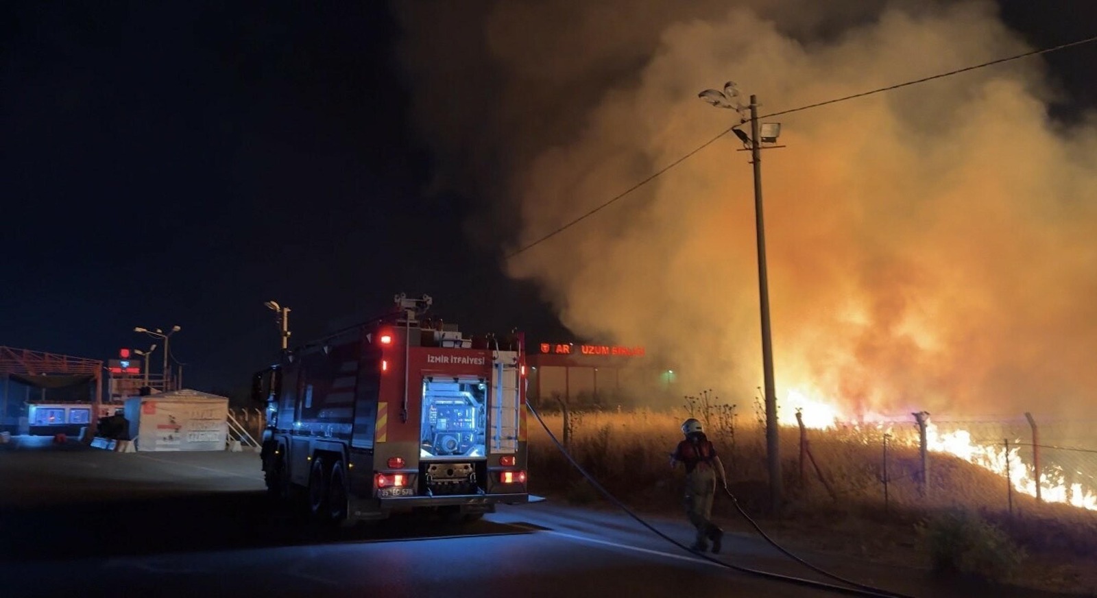 Yangının çıkış nedeni araştırılıyor