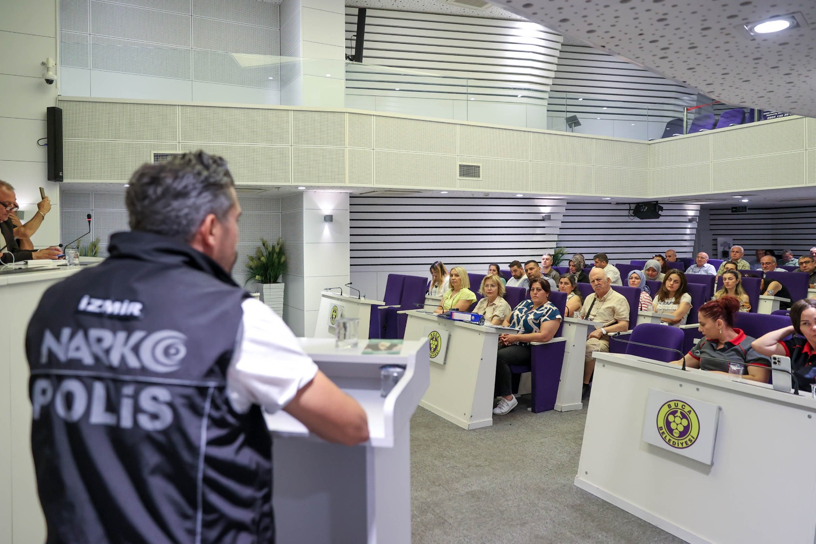 Sevgisizlik ve aidiyetsizlik bağımlılığın temel nedeni