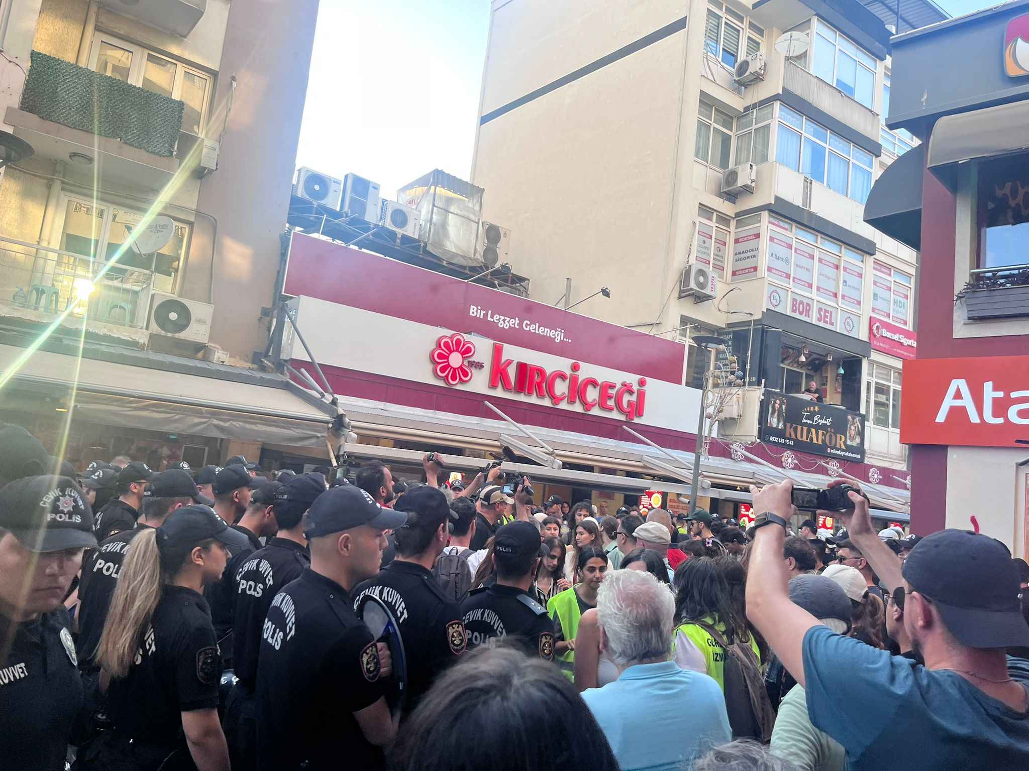 İzmir Onur Yürüyüşü-1