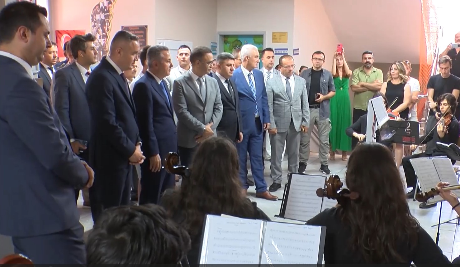 Vali Elban'dan öğrencilere tatil ve kitap tavsiyesi