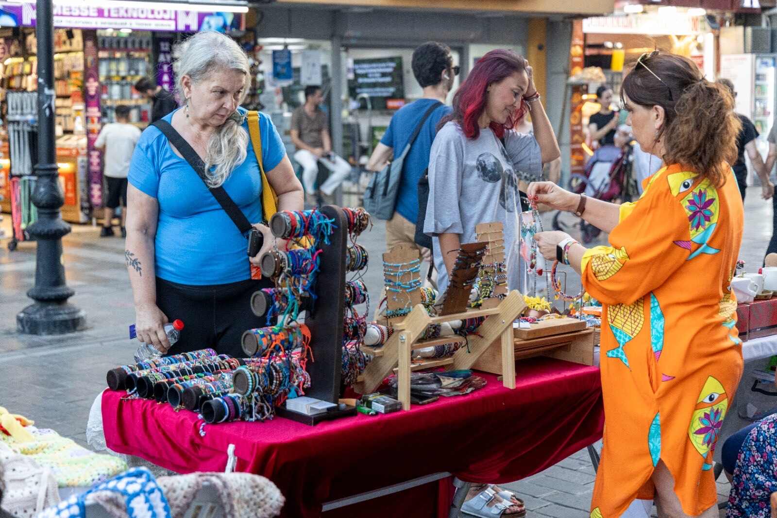 Karşıyaka El Emeği Gece Pazarı