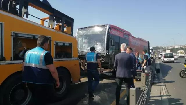 Metrobüs seferleri aksadı