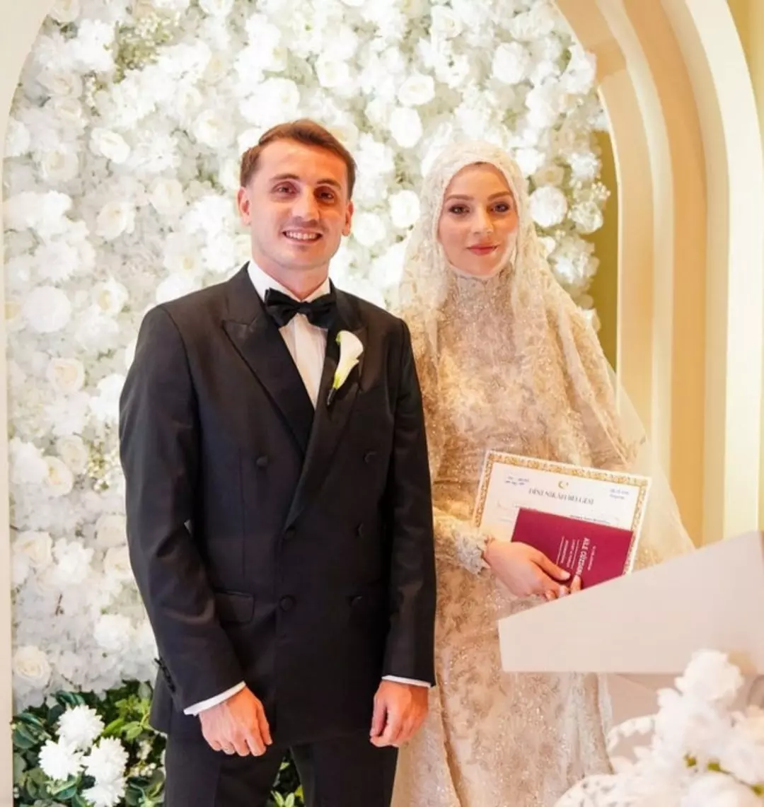 Kerem Aktürkoğlu’ndan eşine duygusal jest!
