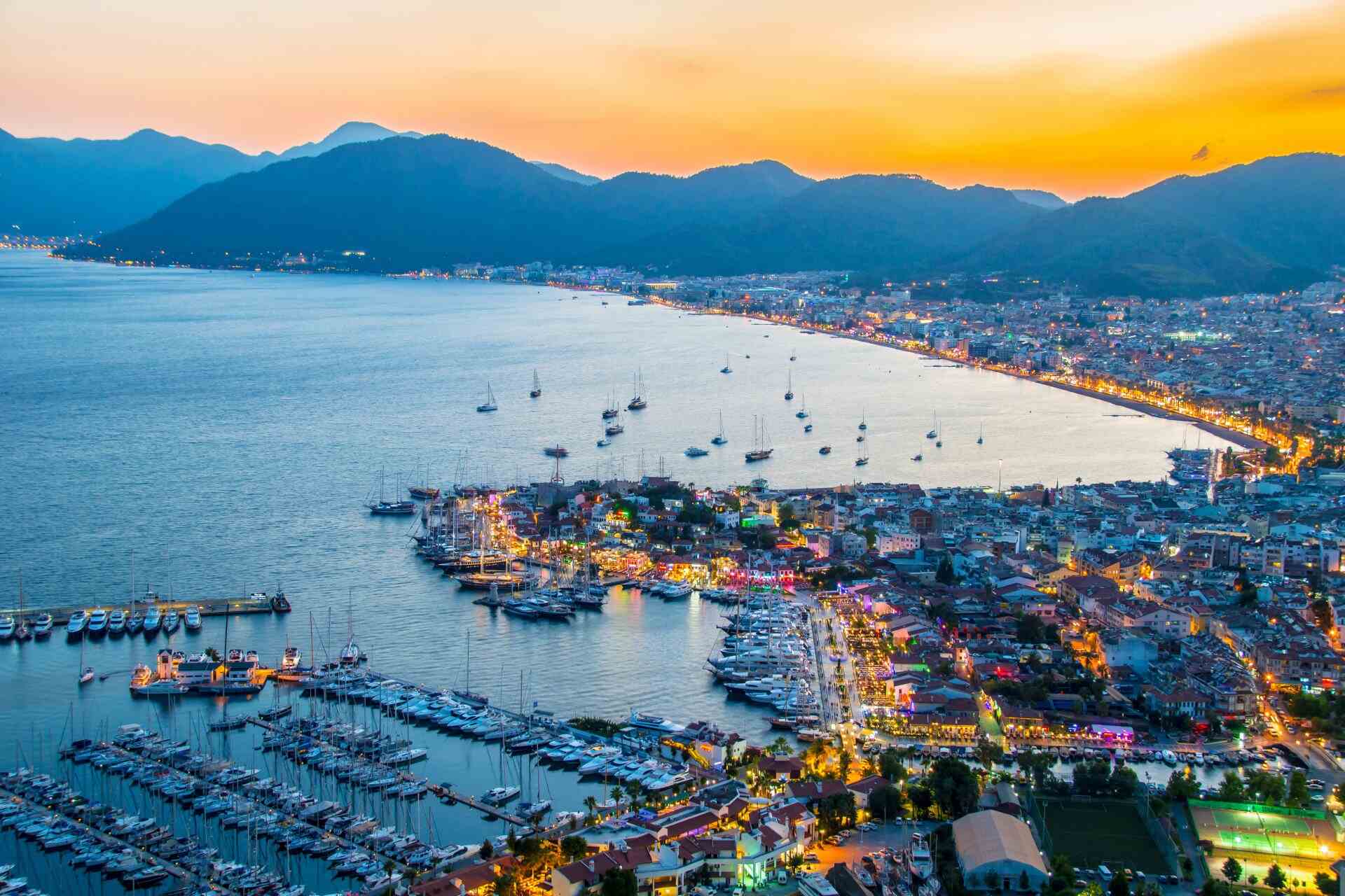 İzmir Havalimanı - Marmaris arası kaç km?