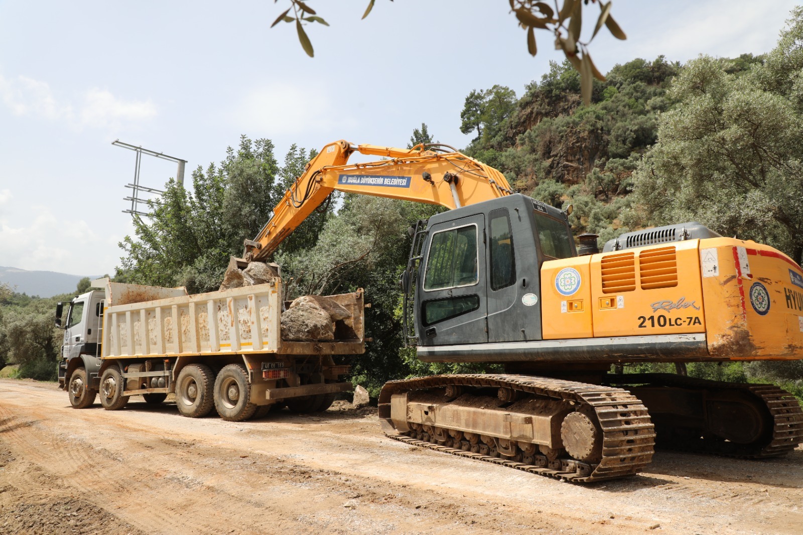 "Eski riskli yollar yerini güvenli güzergahlara bırakıyor"