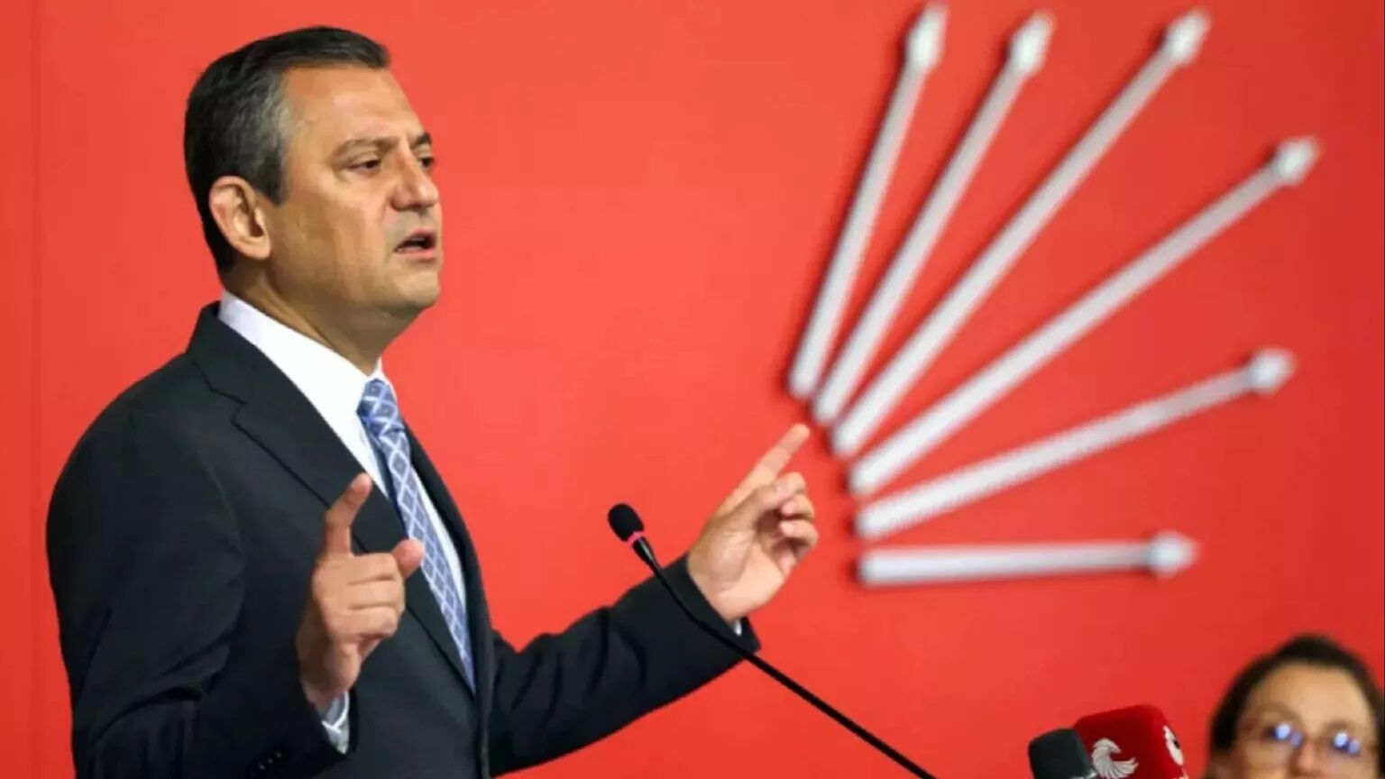 Özgür Özel'den Kurultay Davası Çıkışı Bu Tartışmadan Ülkeye Hayır Yok!