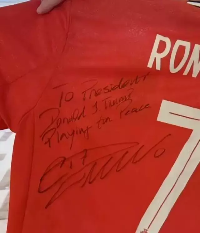 Ronaldo'nun Trump'a Hediyesi