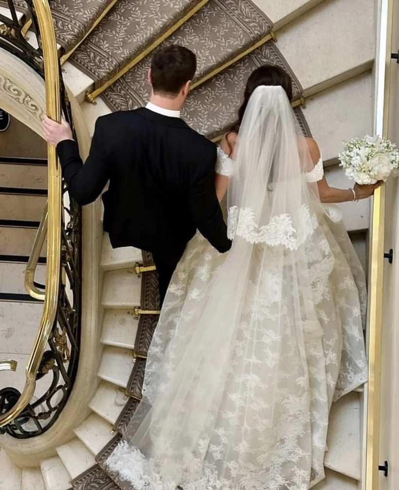 Şahın Torunu, Yahudi İşadamıyla Evlendi! 2