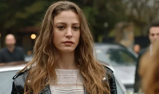 Serenay Sarıkaya-1