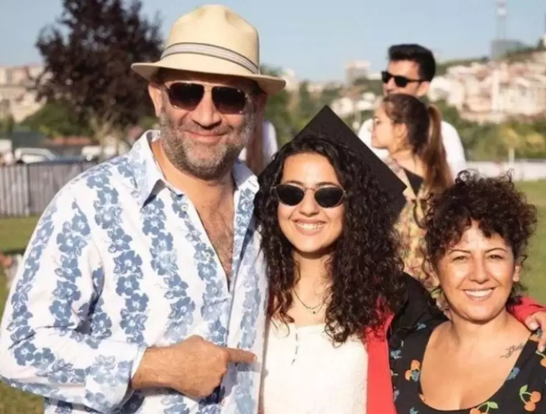 15 yaş küçük eşiyle ilk kez birlikte