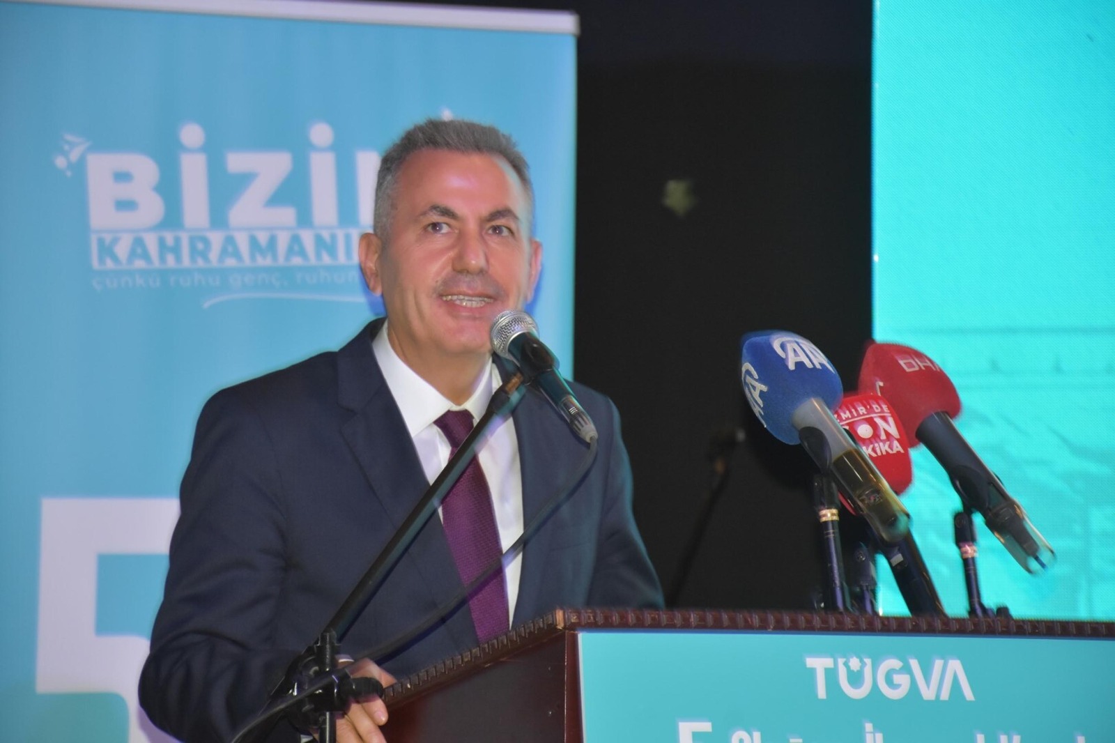 Vali Elban'dan gençlere destek