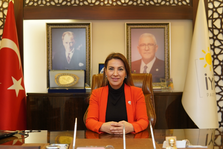 “Bizim Genel Başkanımız İzmirli!”