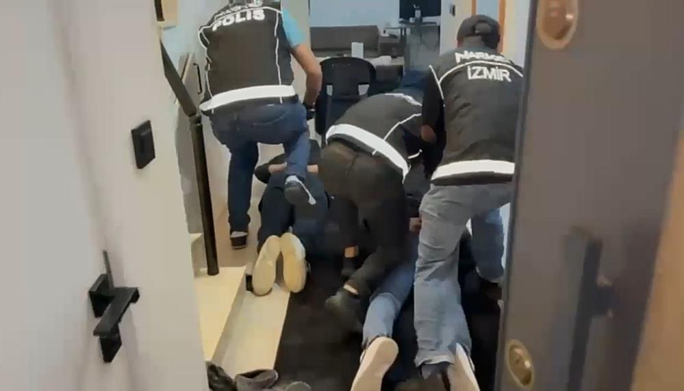 Villanın odalarını seraya çevirdiler