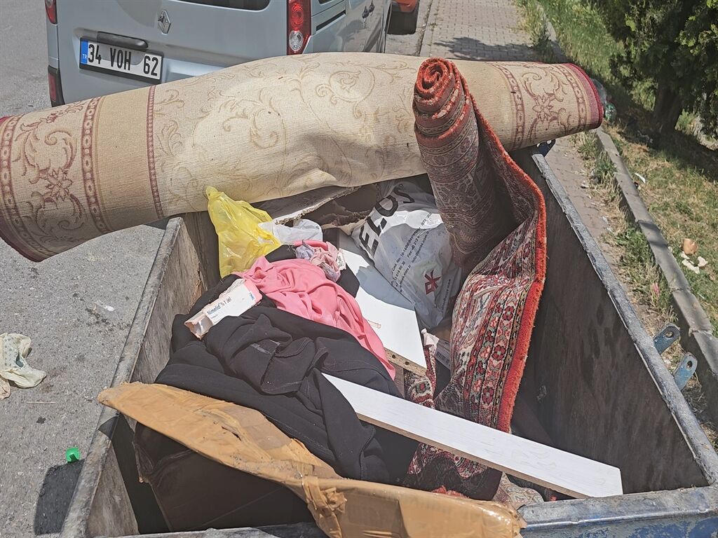 Kanalizasyon tıkanınca kurban kanı evleri bastı