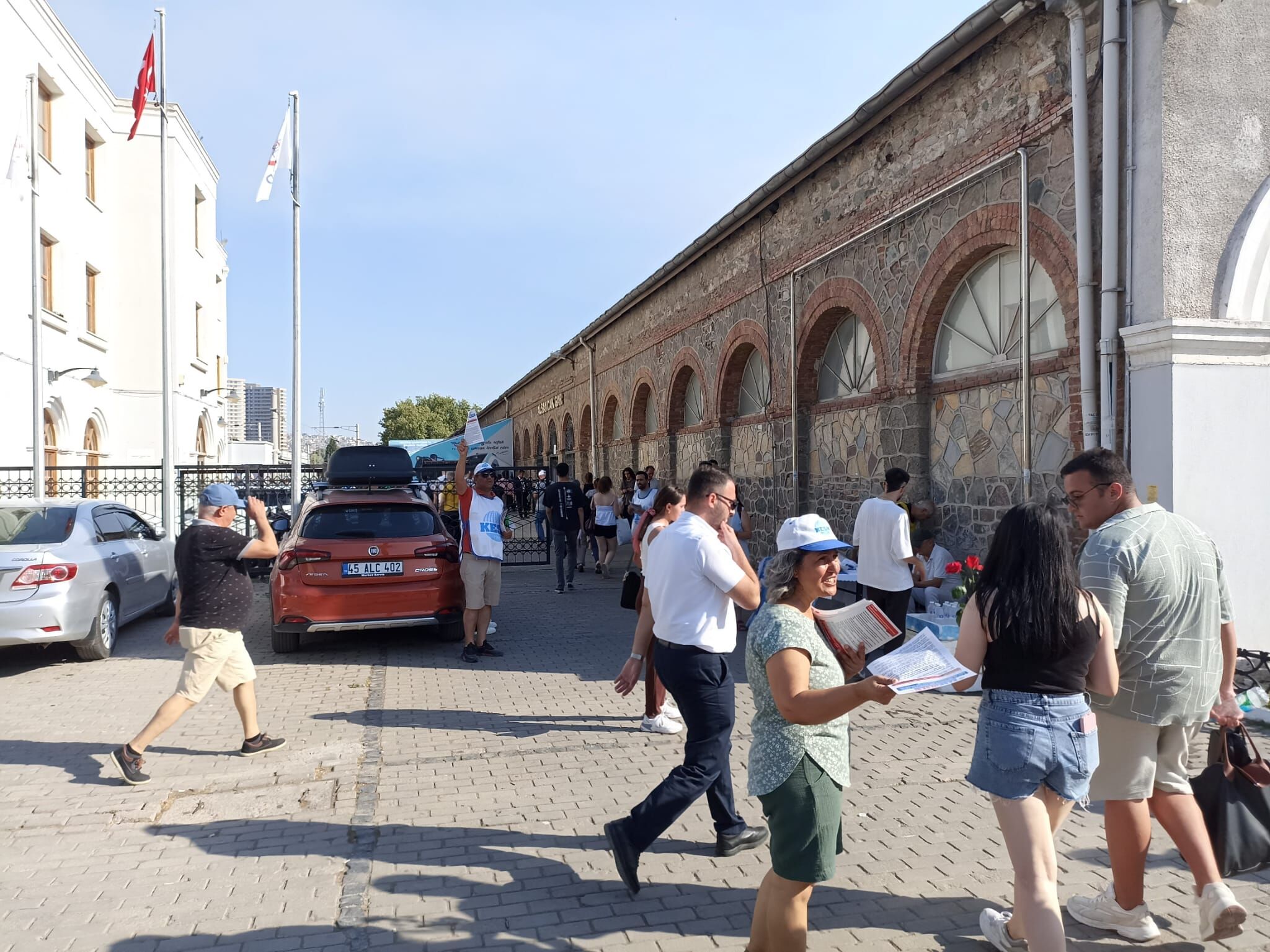 KESK Alsancak tis masası-1