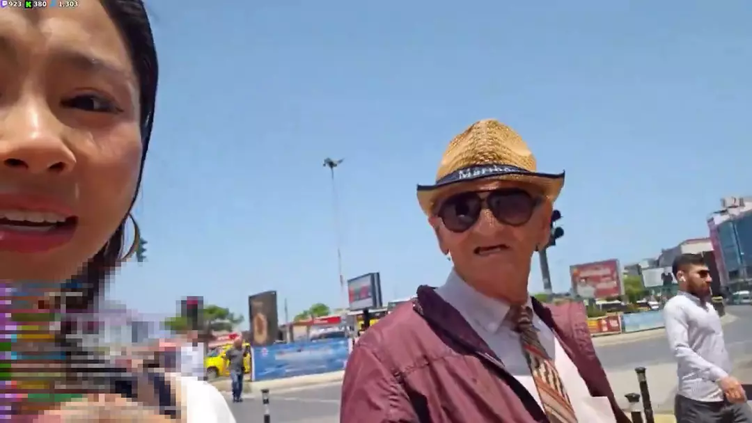 Gözyaşlarına boğuldu