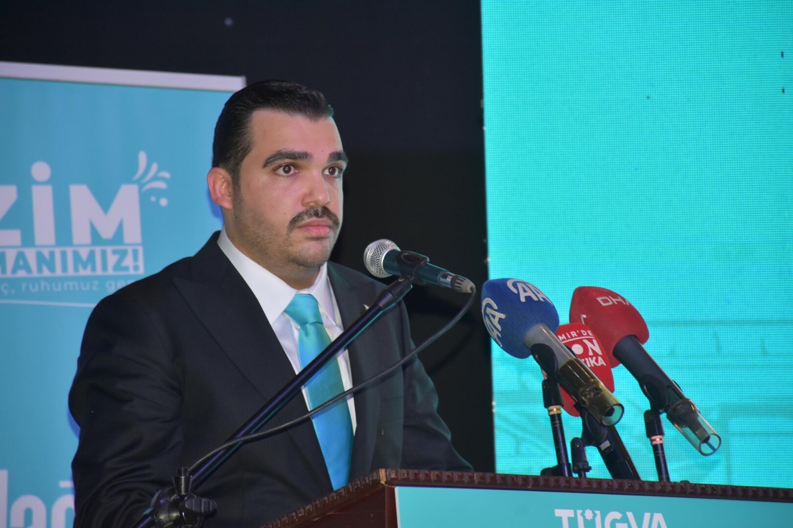 "Dünya beşten büyüktür" düşüncesinin temsili TÜGVA