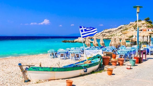 Yunanistan turizm sektöründen 21.7 milyar dolar gelir elde etti