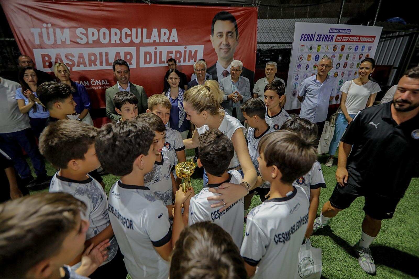 Sahada Ferdi Zeyrek’in izleri, tribünlerde vefa yankısı-2