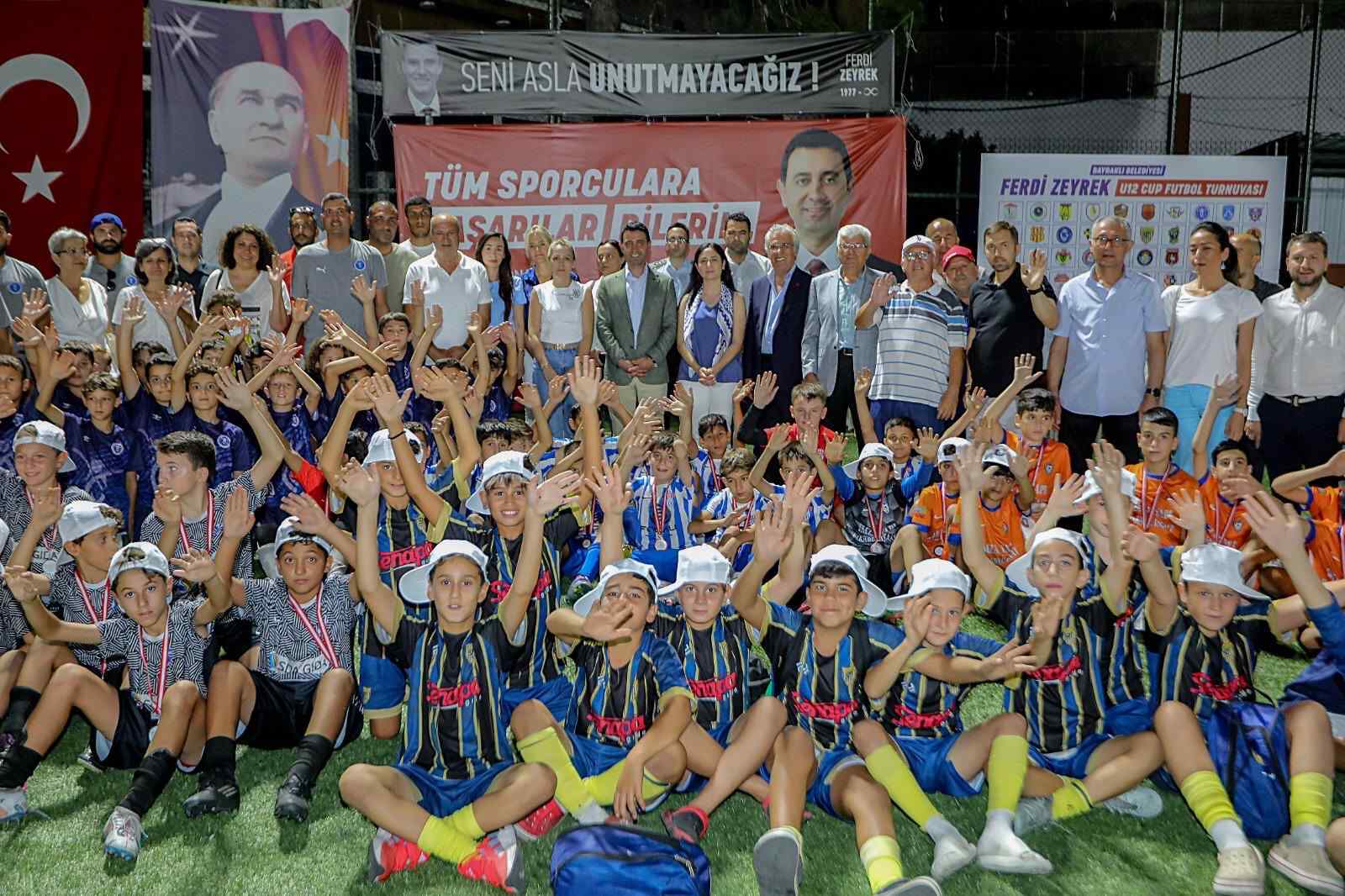 Sahada Ferdi Zeyrek’in izleri, tribünlerde vefa yankısı-1