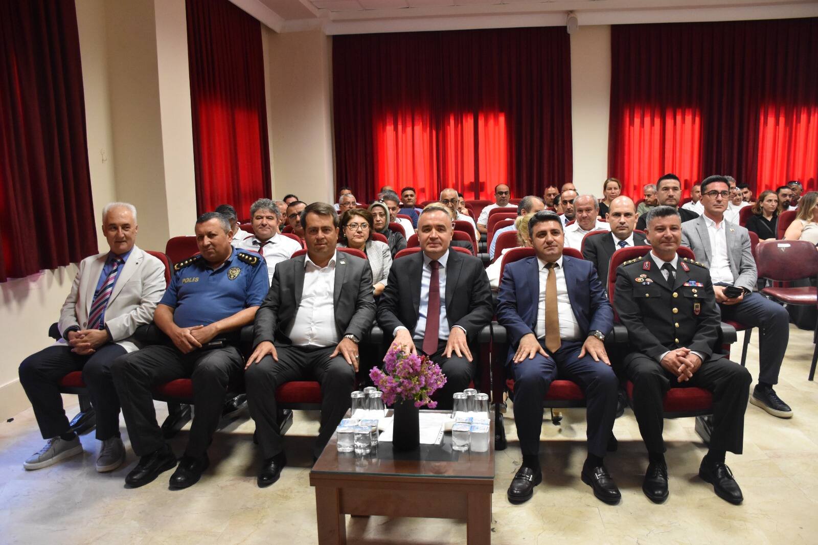 Kemalpaşa’da 15 Temmuz ruhu gençlerin şiirleriyle yaşatıldı-1