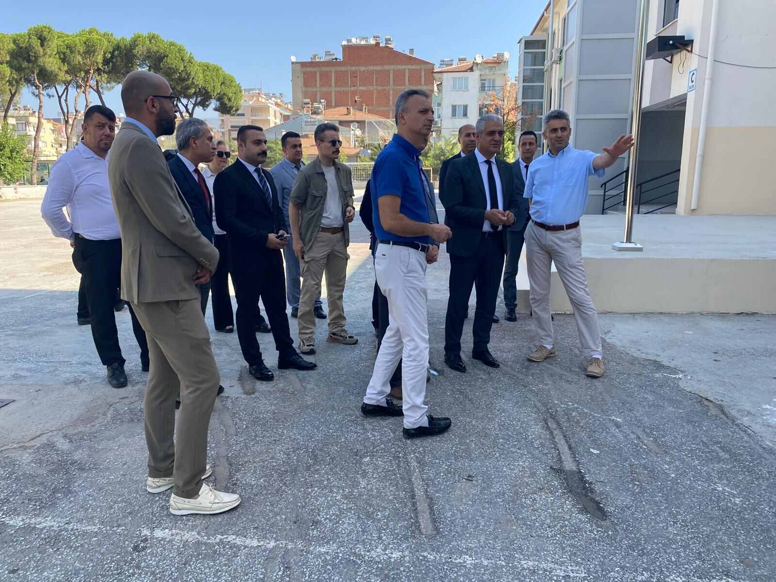 Ödemiş’te okulları mahkumlar yeniliyor! Eğitim yuvalarına hükümlü eli-1
