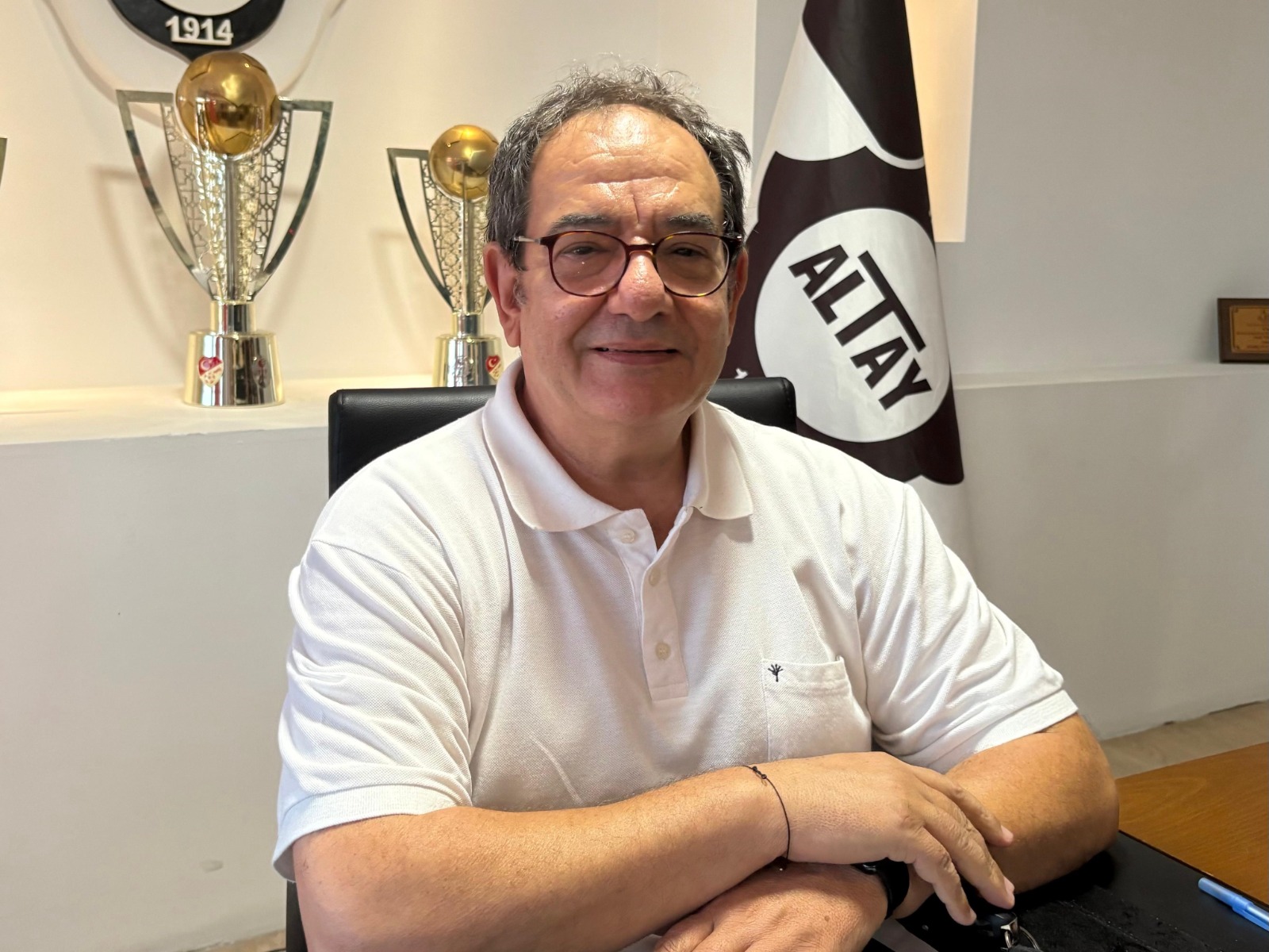 Tesisler baştan sona yenilendi, oyuncu kadrosu korunmaya çalışıldı