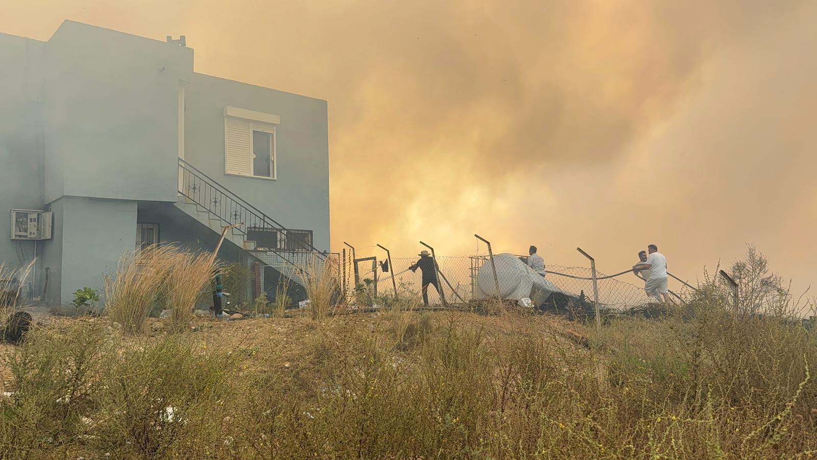 Manavgat'ta yangın tehlikesi devam ediyor