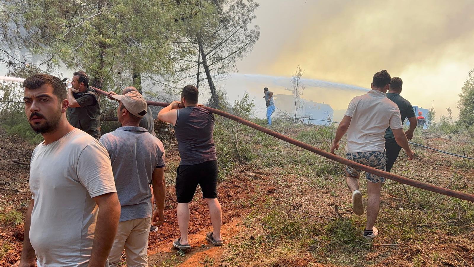 Manavgat'ta yangın tehlikesi devam ediyor