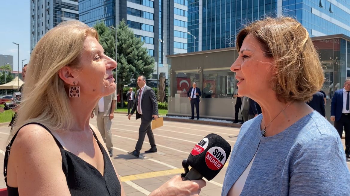“Cumhuriyet ve demokrasi yolundan sapmadan devam edeceğiz”