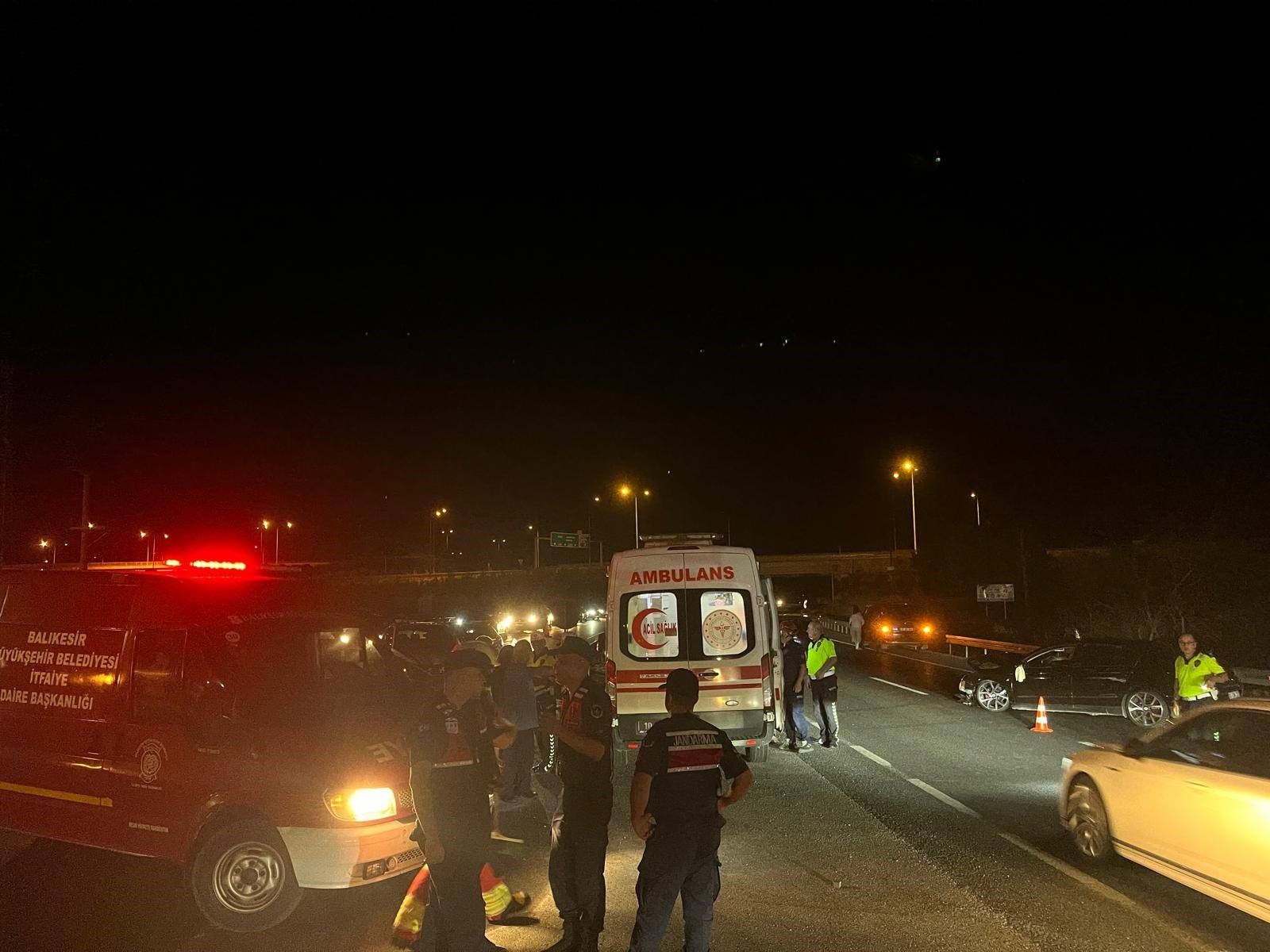 Balikesirde Trafik Kazasi Otomobil Ve Kamyonet Carpisti 4 Yarali3