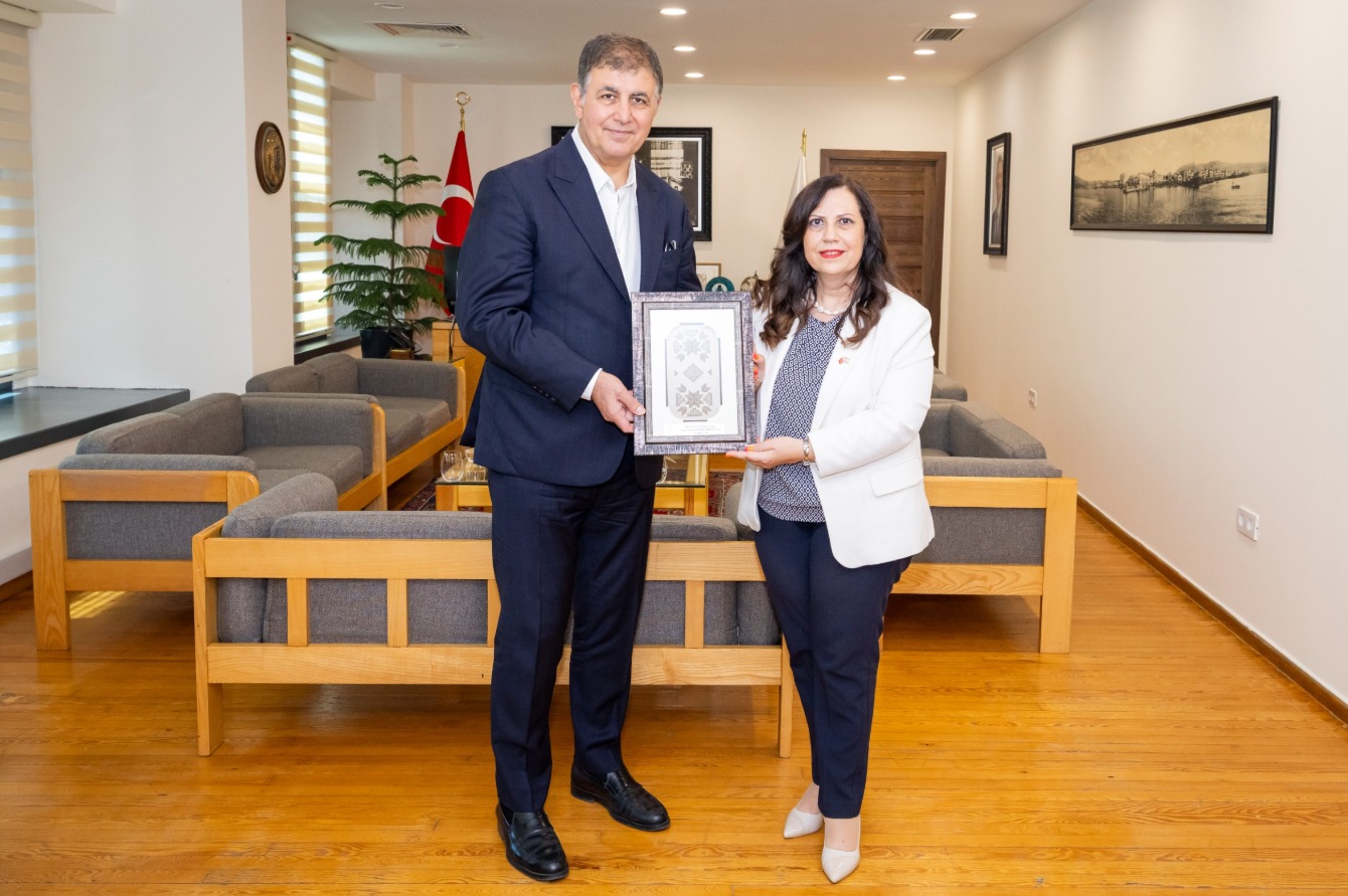 Başkonsolos İnanıroğlu'ndan teşekkür ve yangınlar için üzüntü mesajı