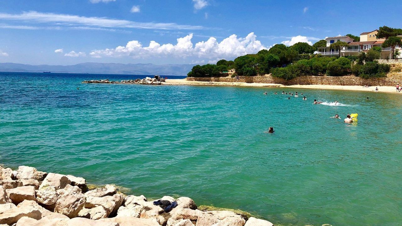 Çeşme'de Ücretsiz Tatilin Adresi Tekke Halk Plajı'na Eshot Ile Nasıl Gidilir (1)