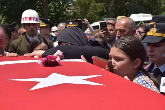 Türkiye 12 kahramanını gözyaşlarıyla uğurluyor!