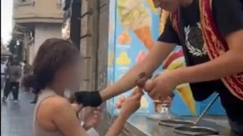 Küllah şakası yaparken taciz etti