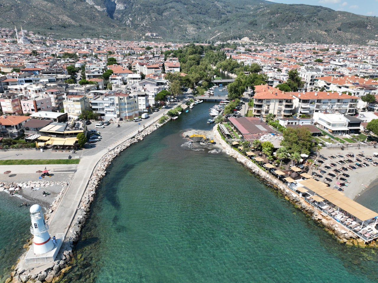 Edremit Çayı'nda yoğun temizlik mesaisi