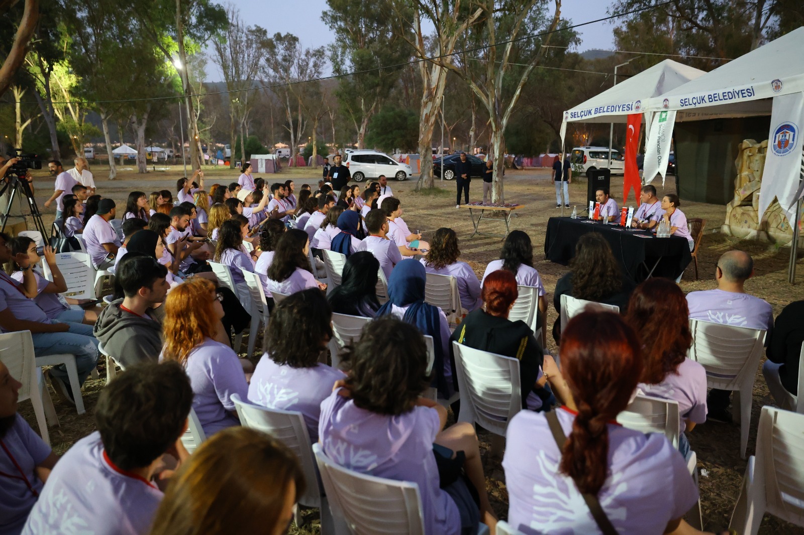 "Sen yoksun, biz varız" anlayışına direniş