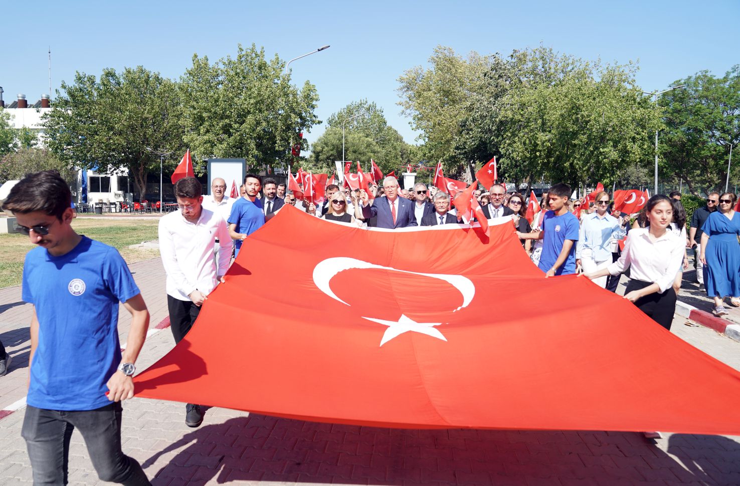 "Halkımızın şanlı direnişiyle bertaraf edildi"