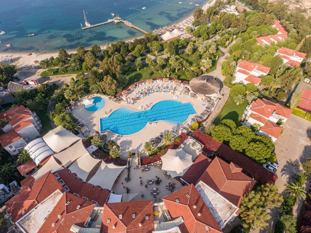 "Yerli turist baş tacımızdır, şartları zorluyoruz"